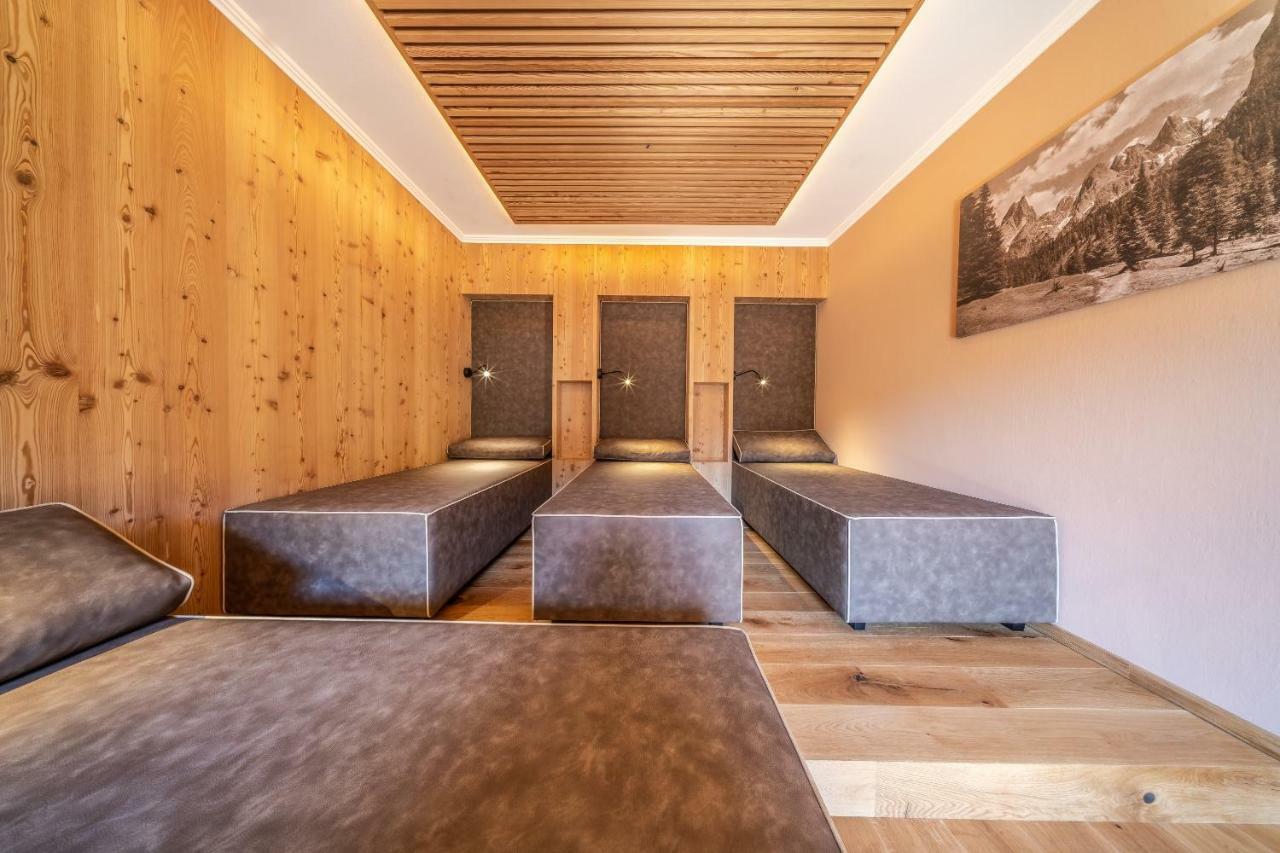 Dolomitenhotel Weisslahnbad Tires